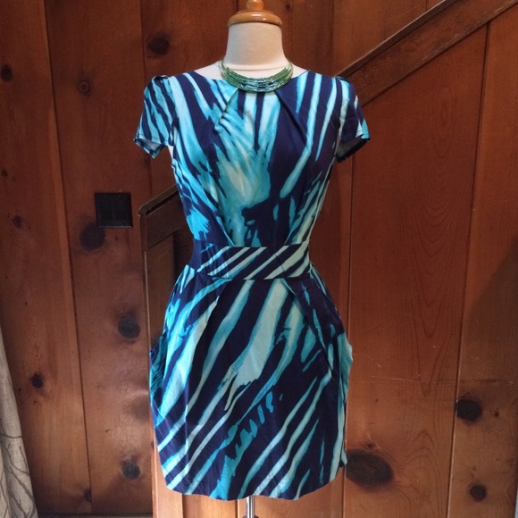 Closet Dresses & Skirts - Graphic Envelope Dress With Pockets